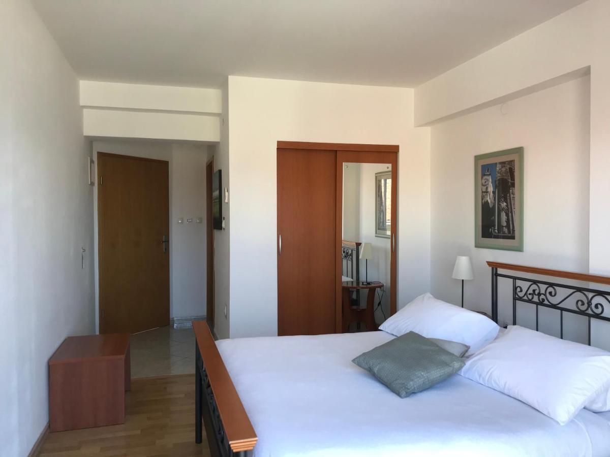 Pink Inn Podstrana Bagian luar foto