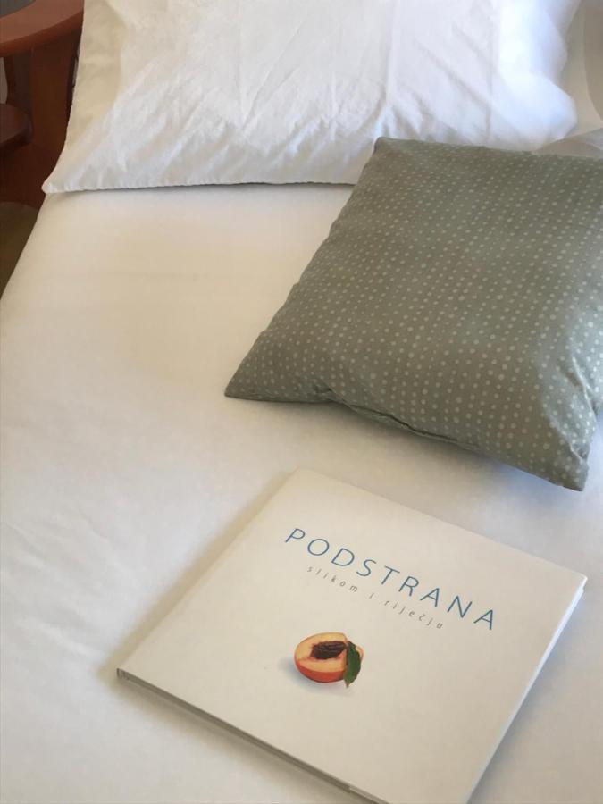 Pink Inn Podstrana Bagian luar foto