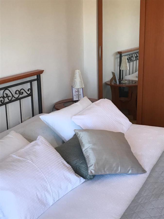 Pink Inn Podstrana Bagian luar foto